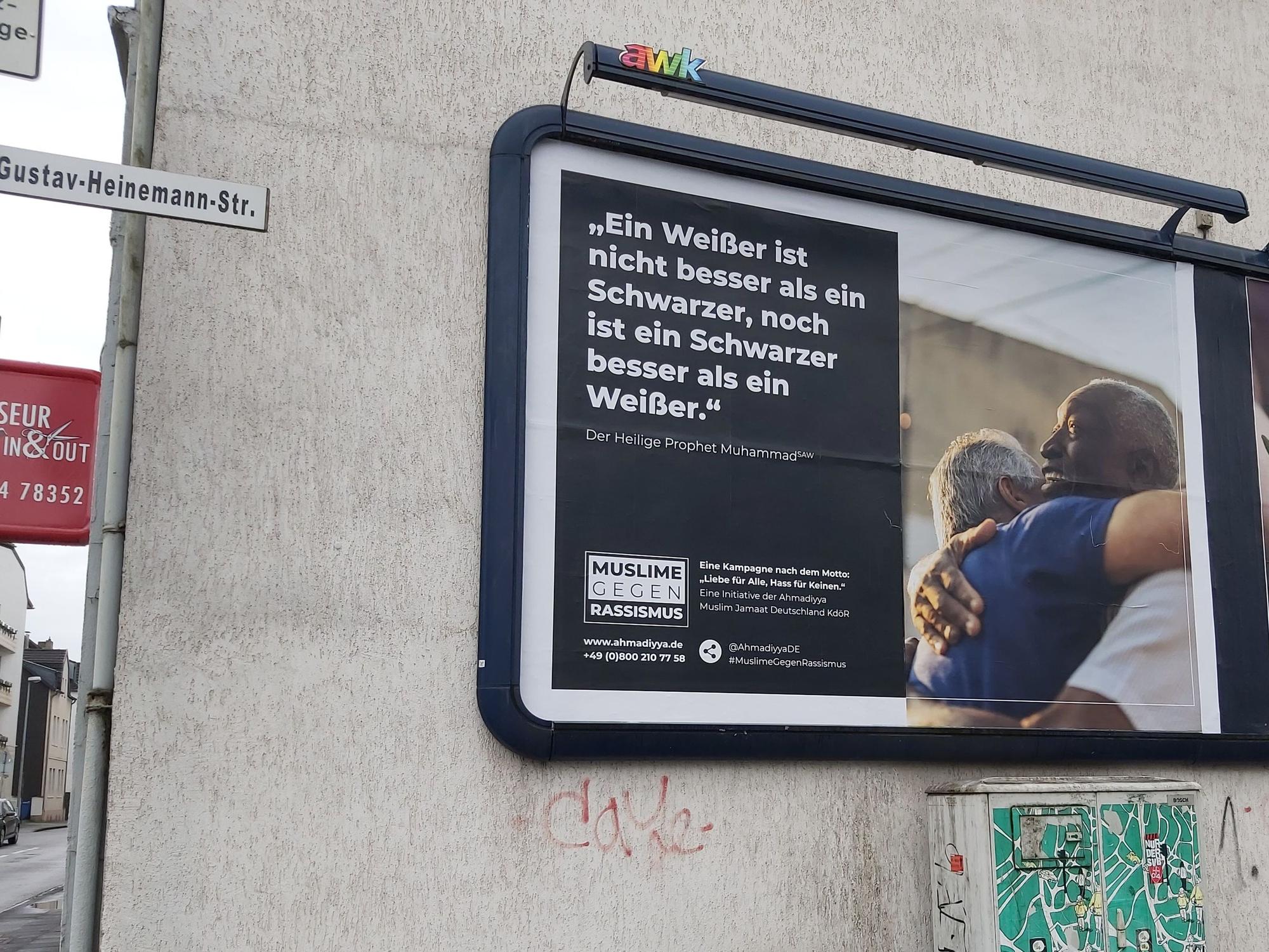 Plakataktion „Muslime gegen Rassismus“ der Ahmadiyya-Gemeinde.