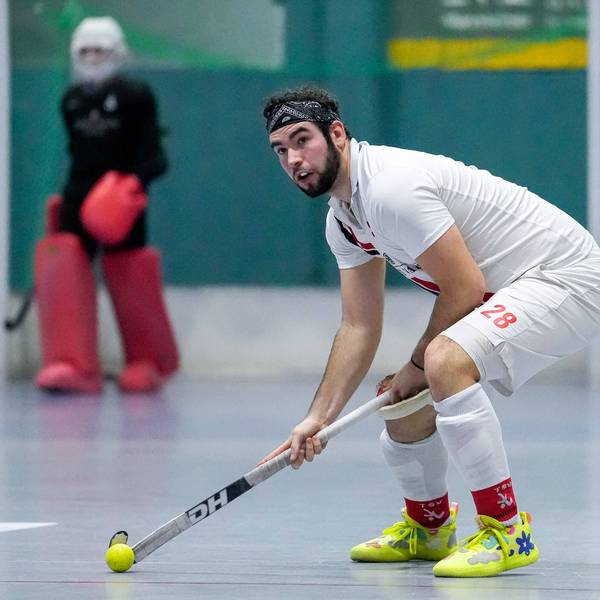 Yannick Dehoff TSVMH, 28, am Ball, Freisteller, Ganzkörper, Einzelbild, Aktion, Action, 14.01.2022, Mannheim Deutschland, Hallenhockey, 1. Bundesliga Süd, Herren, TSV Mannheim - Nürnberger HTC *** Yannick Dehoff TSVMH, 28 , on the ball, crop, full body, single image, action, action, 14 01 2022, Mannheim Germany , indoor field hockey, 1 Bundesliga Süd, men, TSV Mannheim Nürnberger HTC xozx