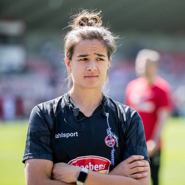Lena Lotzen im Dress des 1. FC Köln.
