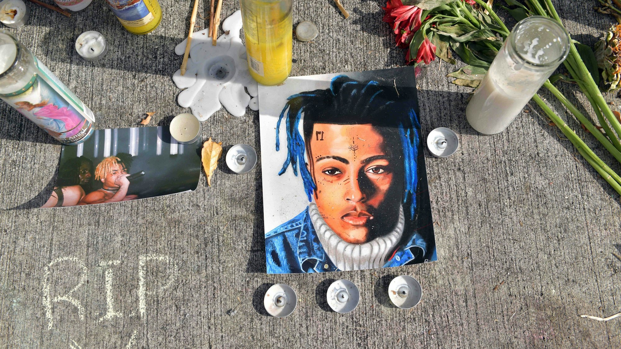 Gedenken an XXXTentacion: Der US-Rapper wurde erschossen, Fans trauerten am Tatort.