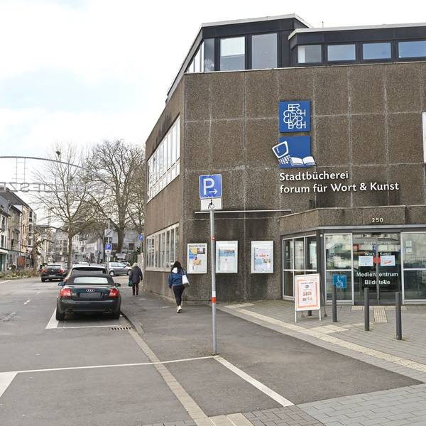 Das Gebäude der Stadtbücherei in Bergisch Gladbach.
