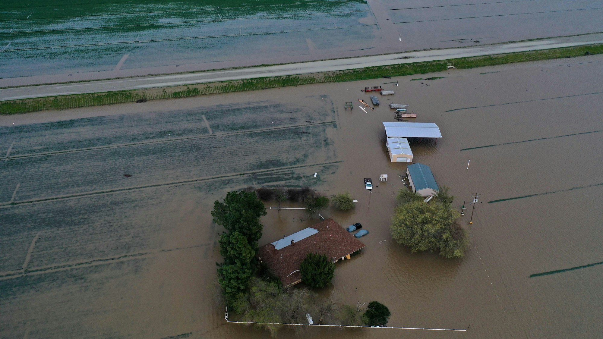 Eine überflutete Farm in Tulare County nähe Kalifornien.