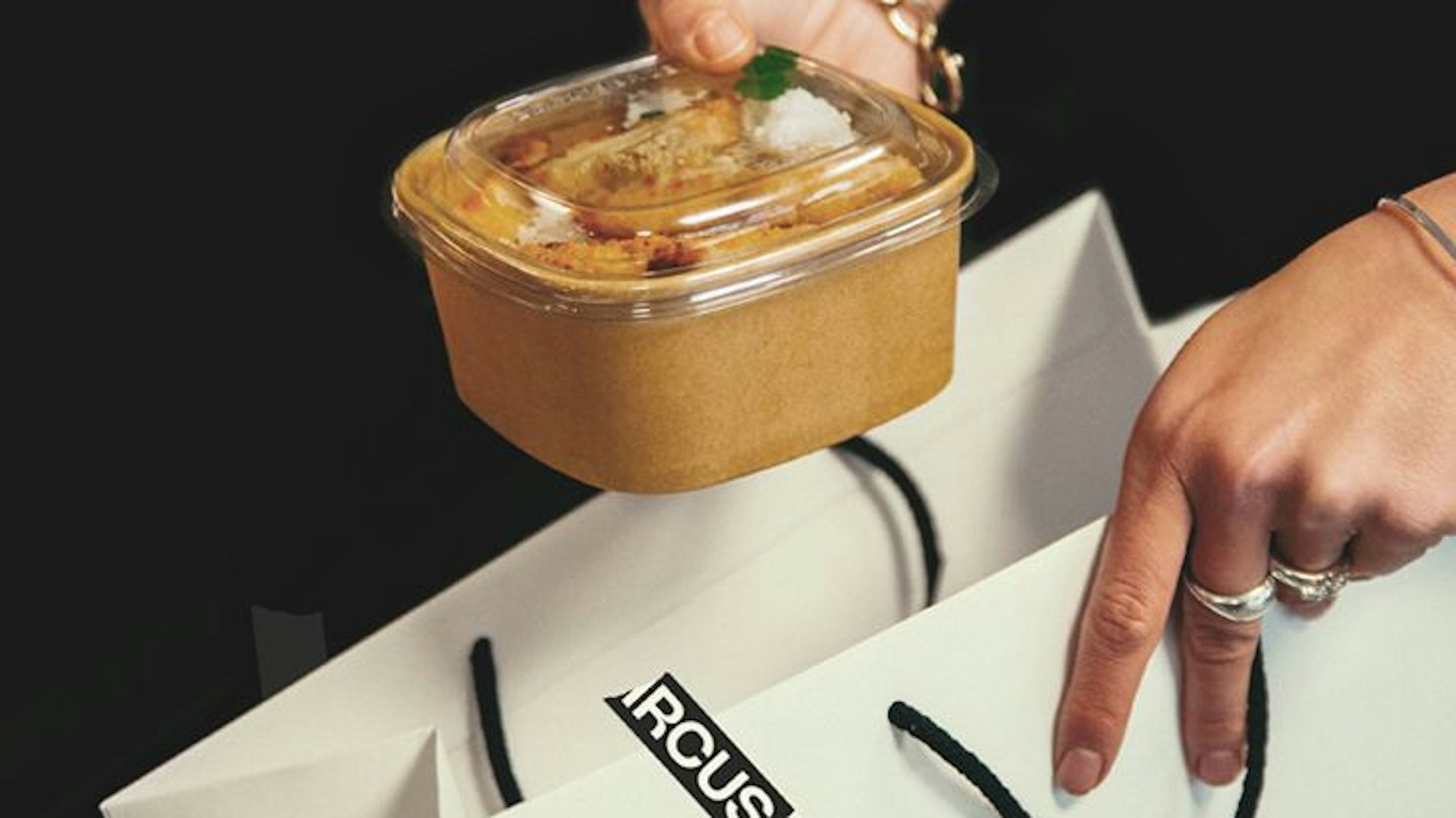 Ein bestelltes Essen, geliefert vom neuen Anbieter Circus.