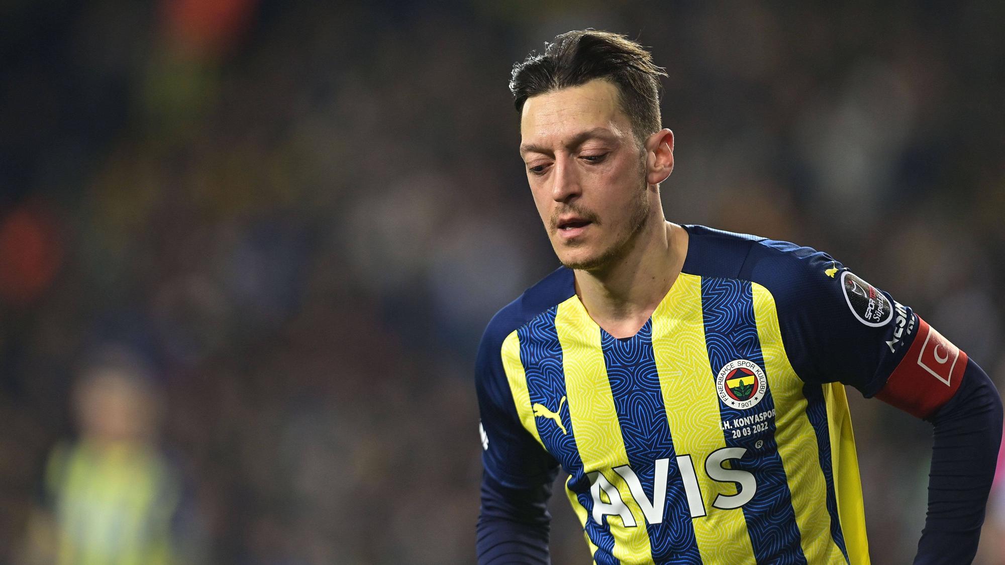 Mesut Ozil of Fenerbahce during the Turkish Super League football match between Fenerbahce and Konyaspor at Ulker Stadium in Istanbul , Turkey on March 20 , 2022. Photo : Seskimphoto PUBLICATIONxNOTxINxTUR