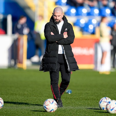 Sascha Glass Trainer, Cheftrainer, 1. FC Köln, Freisteller, Ganzkörper, Einzelbild, Einzelfoto, Aktion, Action, enttäuscht schauend, Enttäuschung, Frustration, disappointed, pessimistisch, 12.02.2023, Sinsheim Hoffenheim Deutschland, Fussball, Flyeralarm Frauen-Bundesliga, TSG 1899 Hoffenheim - 1. FC Köln, 12.02.2023, Sinsheim Hoffenheim Deutschland, Fussball, Flyeralarm Frauen-Bundesliga, TSG 1899 Hoffenheim - 1. FC Köln, DFB/DFL REGULATIONS PROHIBIT ANY USE OF PHOTOGRAPHS AS IMAGE SEQUENCES AND/OR QUASI-VIDEO. *** Sascha Glass coach, head coach, 1 FC Cologne , crop, full body, single image, single photo, action, looking disappointed, disappointment, frustration, disappointed, pessimistic, 12 02 2023, Sinsheim Hoffenheim Germany , football, Flyeralarm Frauen Bundesliga, TSG 1899 Hoffenheim 1 FC Köln, 12 02 2023, Sinsheim Hoffenheim Germany , Football, Flyeralarm Frauen Bundesliga, TSG 1899 Hoffenheim 1 FC Köln, DFB DFL REGULATES PROHIBIT ANY USE OF PHOTOGRAPHS AS IMAGE SEQUENCES AND OR QUASI VIDEO xozx
