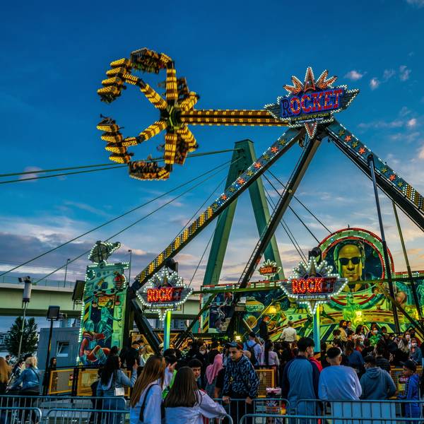 Fahrgeschäfte auf der Deutzer Kirmes.