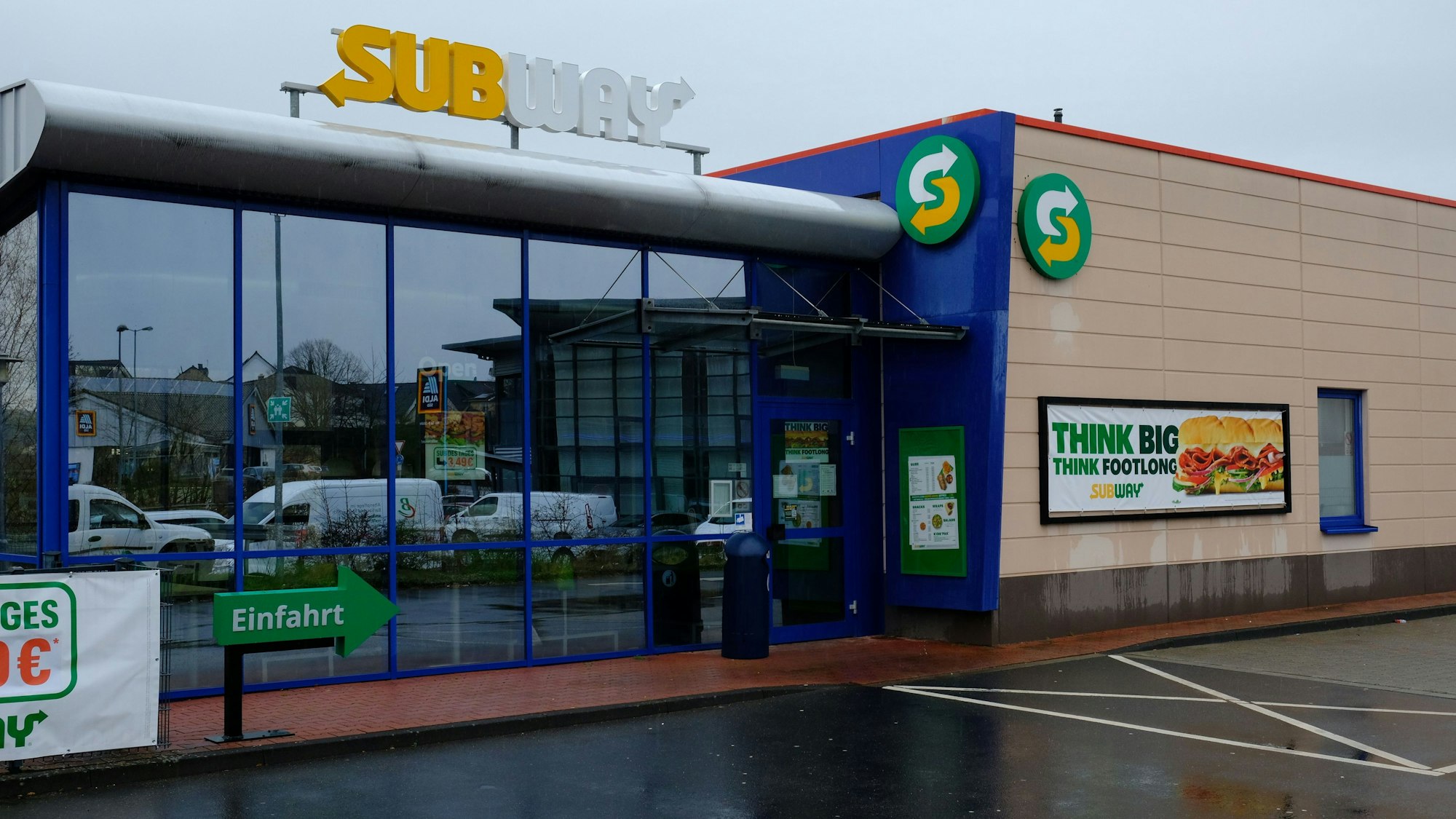 Das Foto zeigt das Gebäude des Subway-Restaurants in Mechernich.