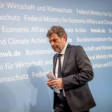 Robert Habeck (Bündnis 90/Die Grünen), Bundesminister für Wirtschaft und Klimaschutz, nimmt an einem Pressestatement zu den Ergebnissen des „Windkraft-Gipfels“ zur Beschleunigung des Ausbaus der Windenergie teil.