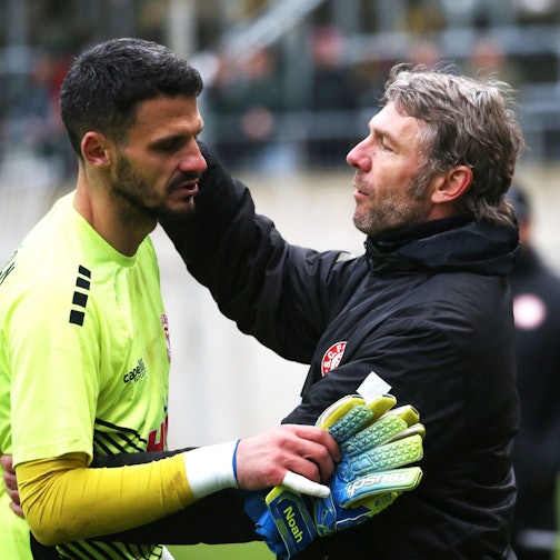 Regionallioga West, Saison 2022 - 2023, 17. Spieltag, 19.11.2022, Wuppertaler SV -- Fortuna Köln -- Andre Weis links und sein Trainer Markus von Ahlen beide Fortuna Köln nach dem Spiel *** Regionallioga West, season 2022 2023, 17 matchday, 19 11 2022, Wuppertaler SV Fortuna Köln Andre Weis left and his coach Markus von Ahlen both Fortuna Köln after the match