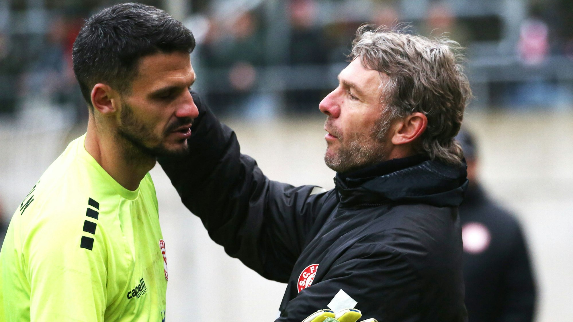 Regionallioga West, Saison 2022 - 2023, 17. Spieltag, 19.11.2022, Wuppertaler SV -- Fortuna Köln -- Andre Weis links und sein Trainer Markus von Ahlen beide Fortuna Köln nach dem Spiel *** Regionallioga West, season 2022 2023, 17 matchday, 19 11 2022, Wuppertaler SV Fortuna Köln Andre Weis left and his coach Markus von Ahlen both Fortuna Köln after the match