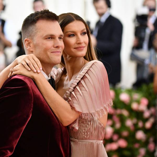 Football-Star Tom Brady und das Model Gisele Bündchen kommen zu einer Benefizveranstaltung des Metropolitan Museum of Art Costume Institute. Zum Start der neuen NFL-Saison dreht sich wieder vieles um Superstar Brady (zu dpa «Rückkehr der Überfigur: Tom Bradys nächste Titelmission») Foto: Charles Sykes/Invision/AP/dpa +++ dpa-Bildfunk +++