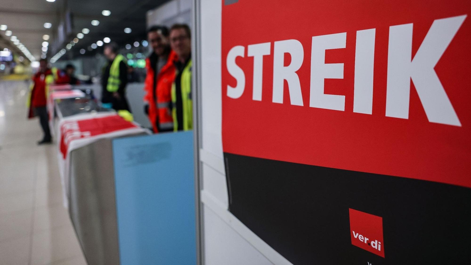 Seit Tagen gibt es Mutmaßungen über einen großangelegten Warnstreik, der den öffentlichen Verkehr am kommenden Montag (27. März) lahmlegen könnte.