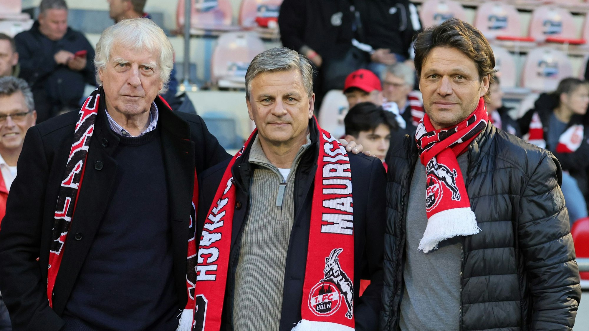 Erich Rutemöller, Falko Götz, und Uwe Fuchs (v.l.) beim Benefizspiel für „Mucki“ Banach.