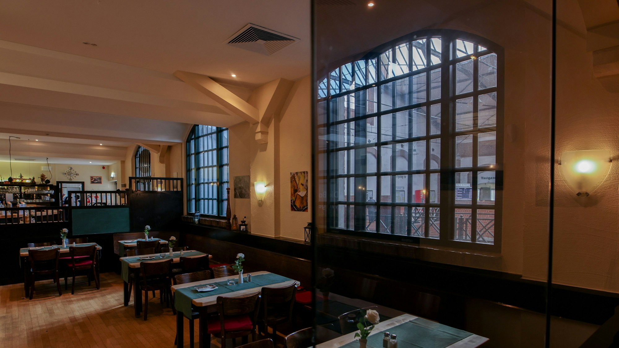 Blick in Aubeles Restaurant neben der historischen Wagenhalle.