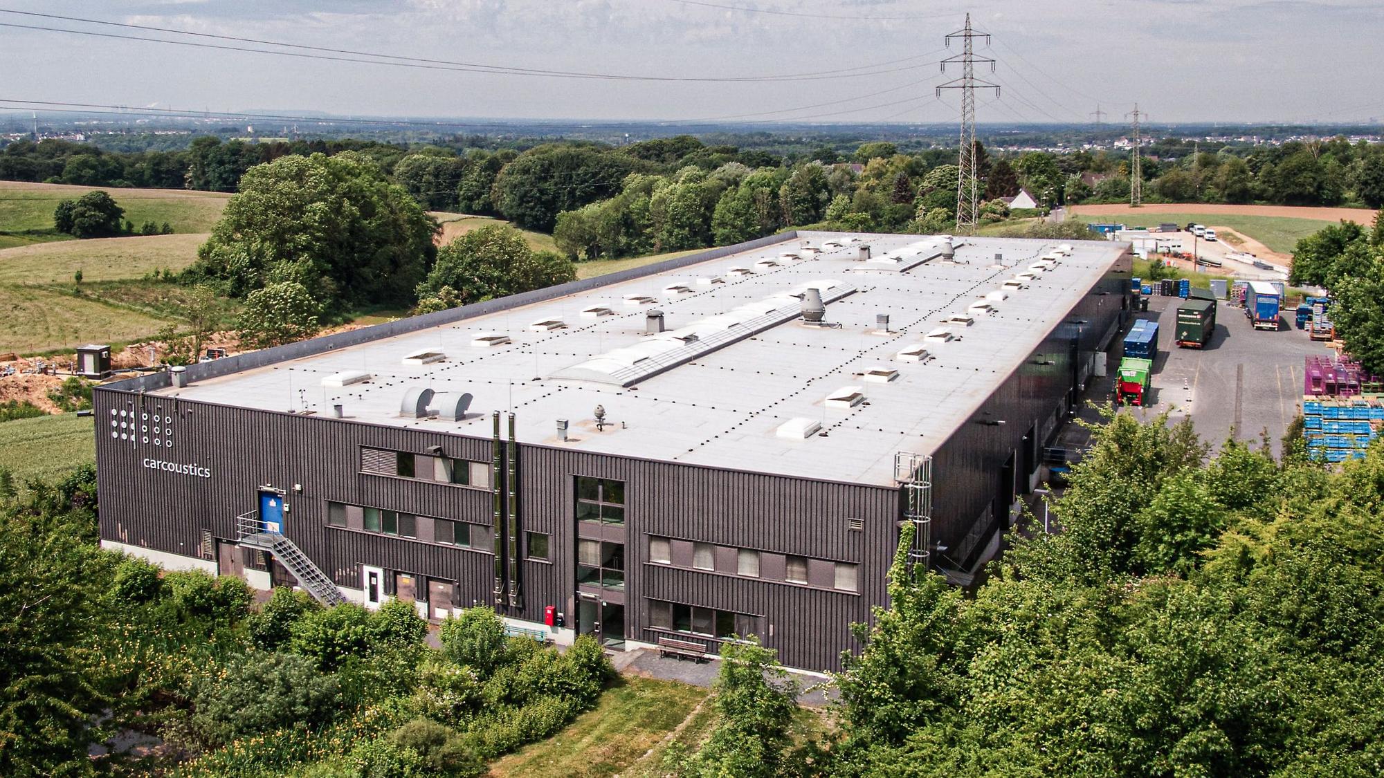 Die Lagerhalle von Illbruck aus der Luft