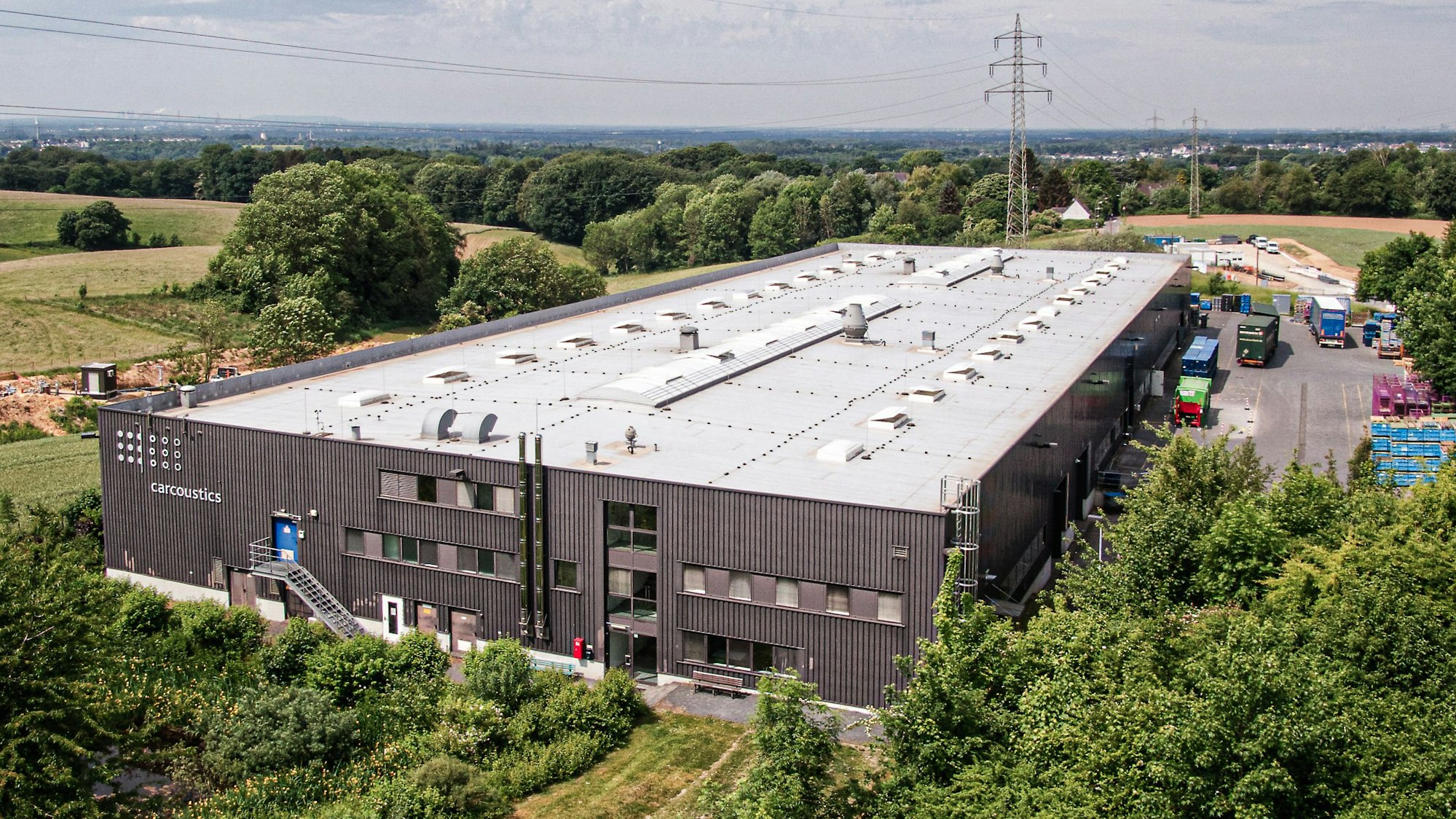 Die Lagerhalle von Illbruck aus der Luft