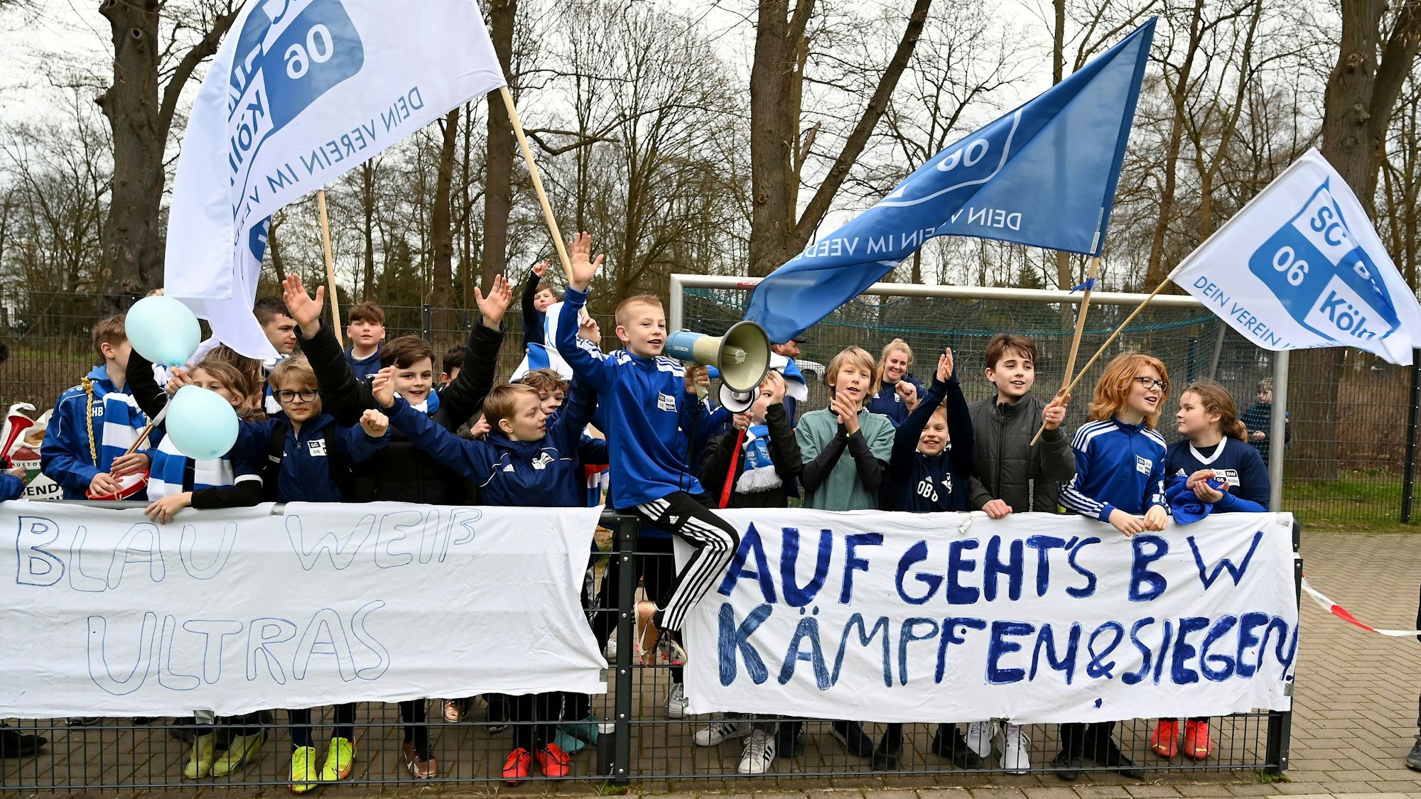 22.03.2023, Fussball-Blau Weiss Köln-Düren
Fans BW Köln
Foto: Uli Herhaus