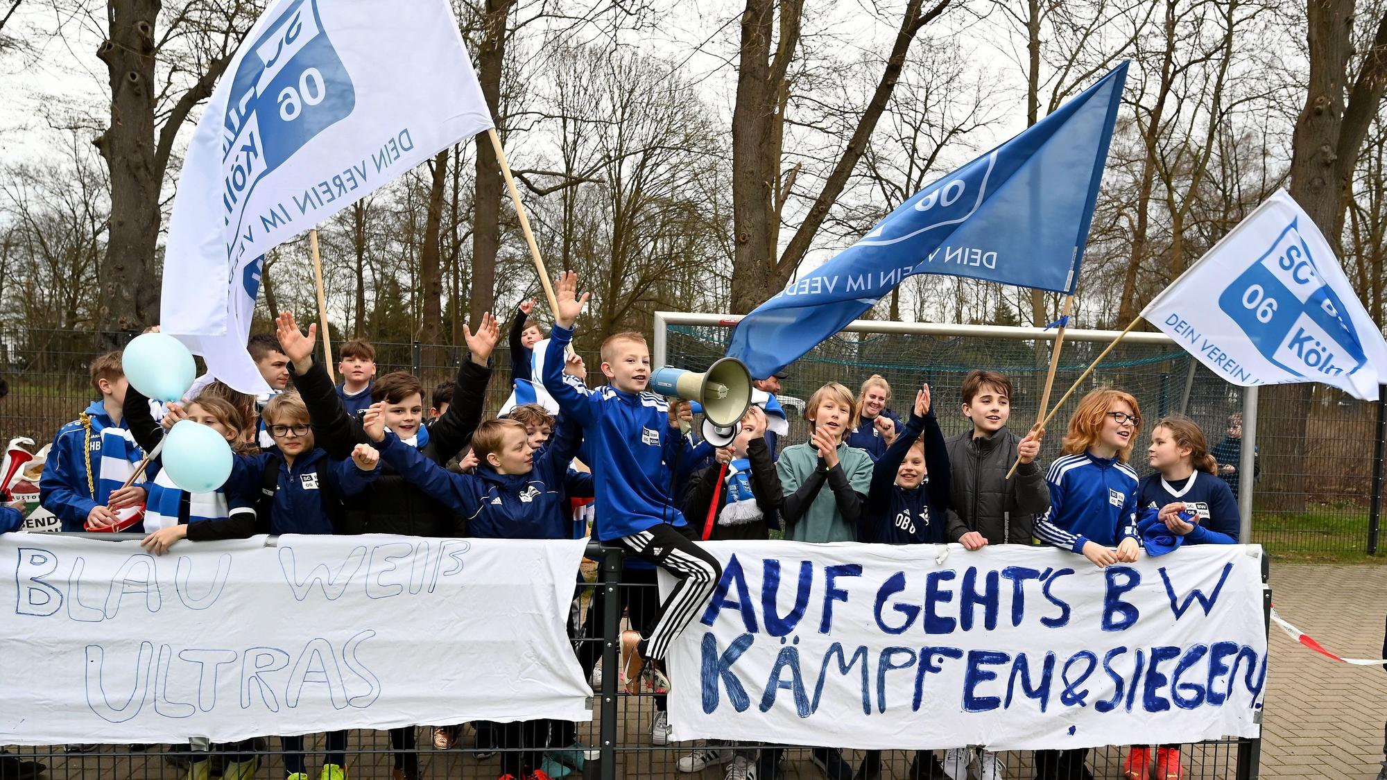 22.03.2023, Fussball-Blau Weiss Köln-Düren
Fans BW Köln
Foto: Uli Herhaus