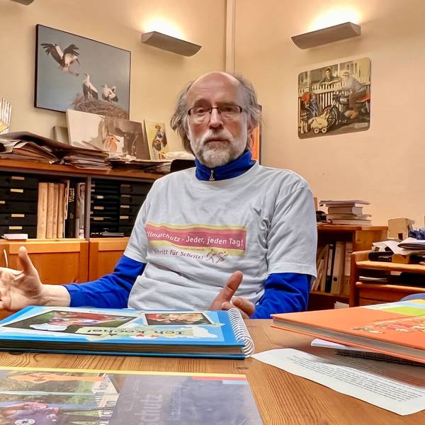 Hans-Martin Kochanek in seinem Büro im Naturgut Ophoven