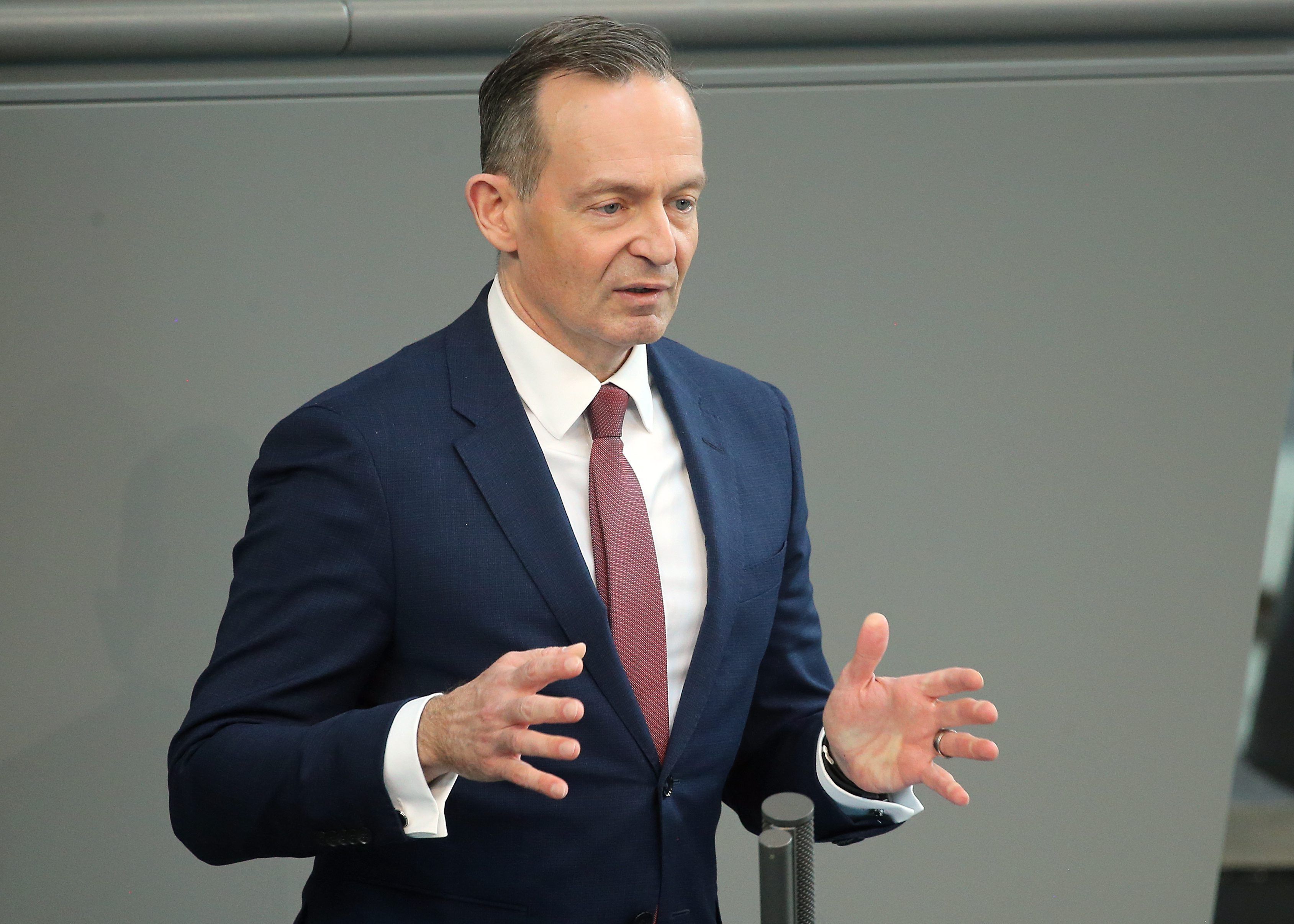 Volker Wissing (FDP), Bundesverkehrsminister, spricht bei der Sitzung des Bundestags.
