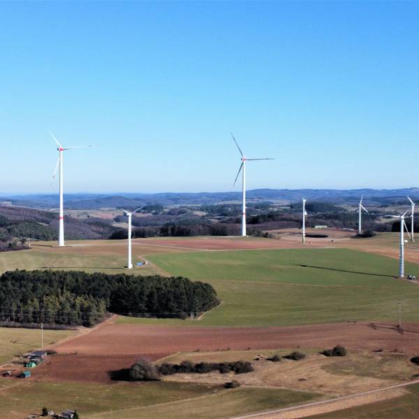 Blick auf den Windpark Ravelsberg bei Dottel.
