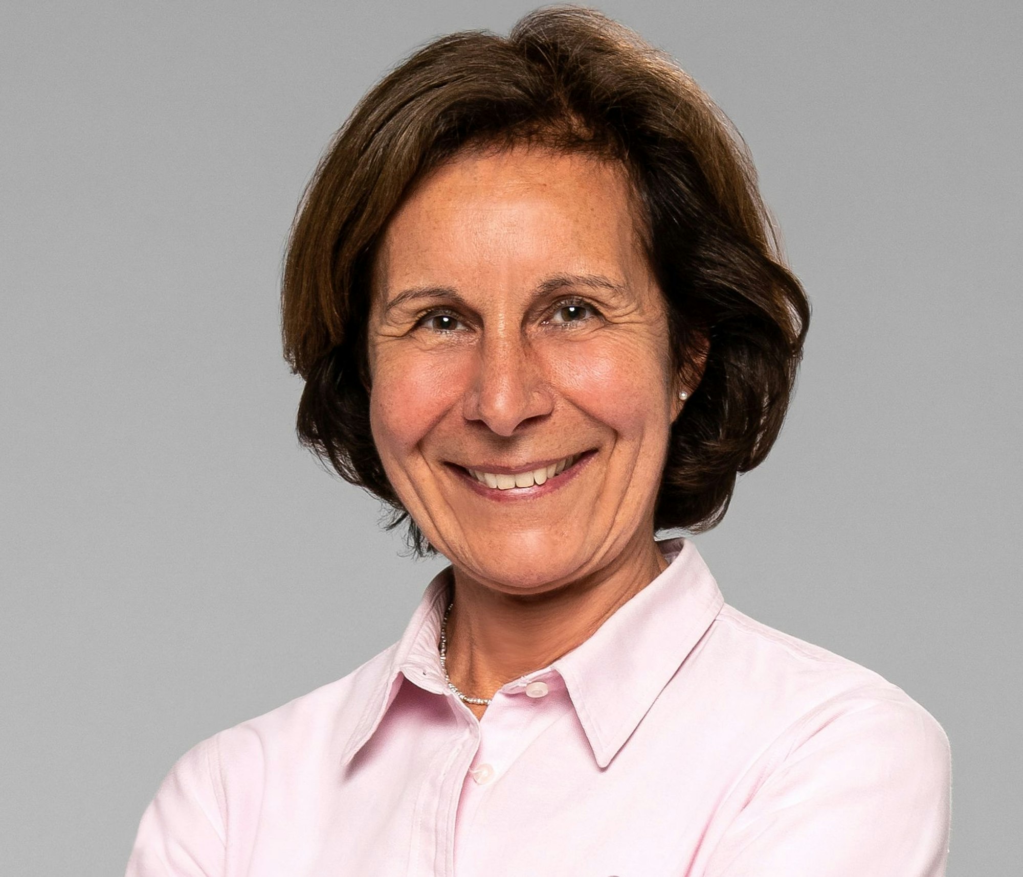 Eine Frau mit braunen Haaren
