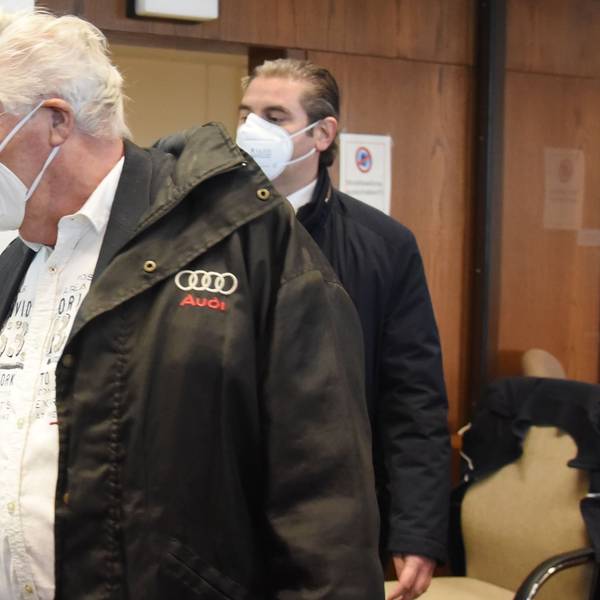 Der ehemalige Kölner CDU-Politiker Hans-Josef Bähner beim damalige Prozess im Landgericht Köln mit Verteidiger Mutlu Günal.
