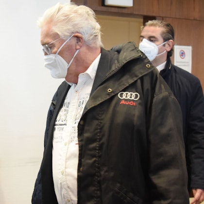 Der ehemalige Kölner CDU-Politiker Hans-Josef Bähner beim damalige Prozess im Landgericht Köln mit Verteidiger Mutlu Günal.