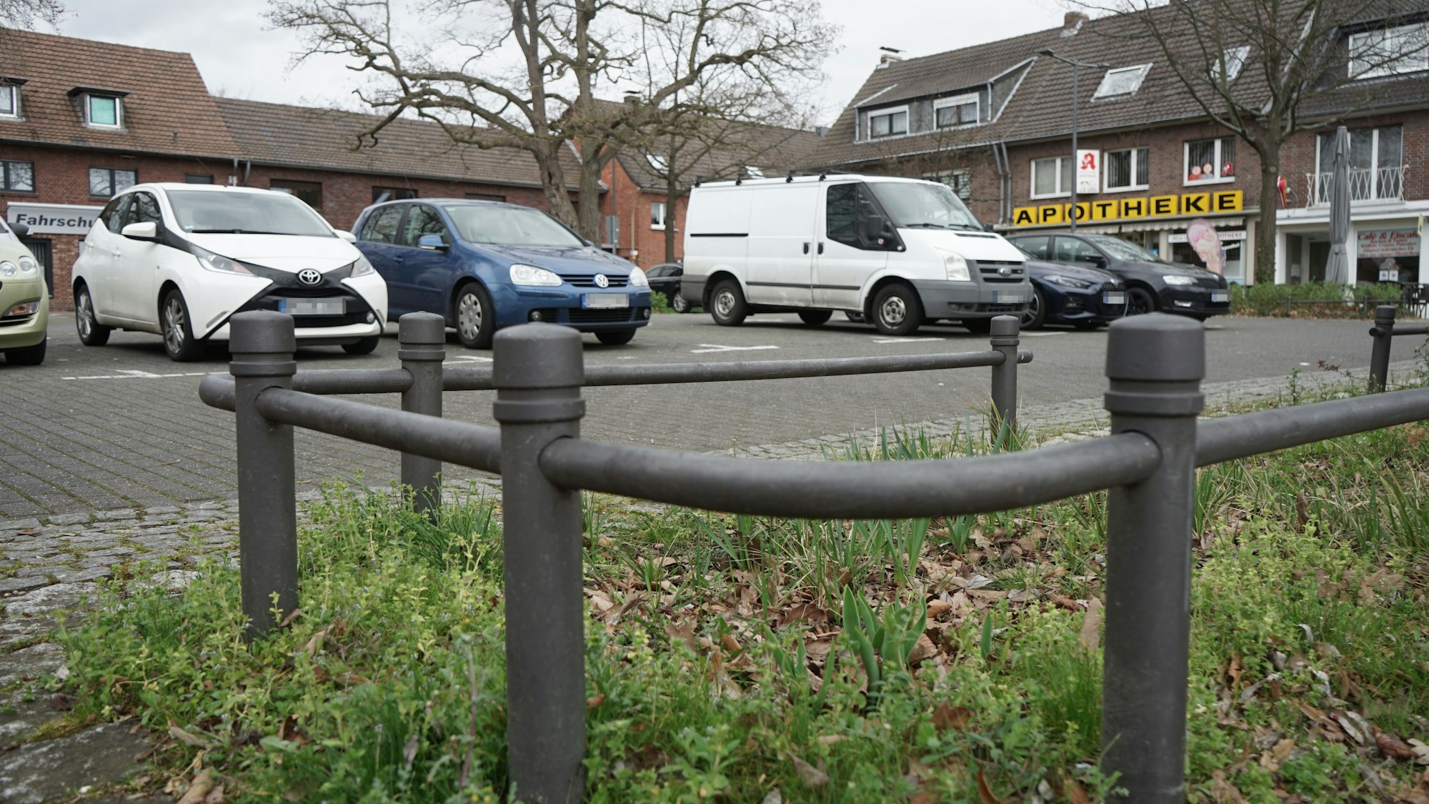 Der Parkplatz auf dem Türnicher Marktplatz.