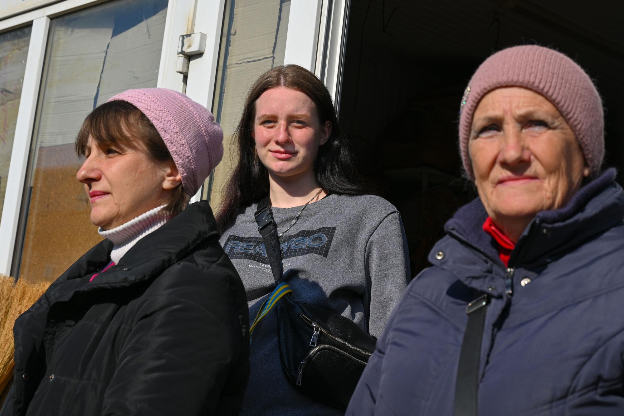 Anastasia Smotrowa mit ihrer Mutter Irina Bokscha (47) und Oma Lydia Lisowetz.