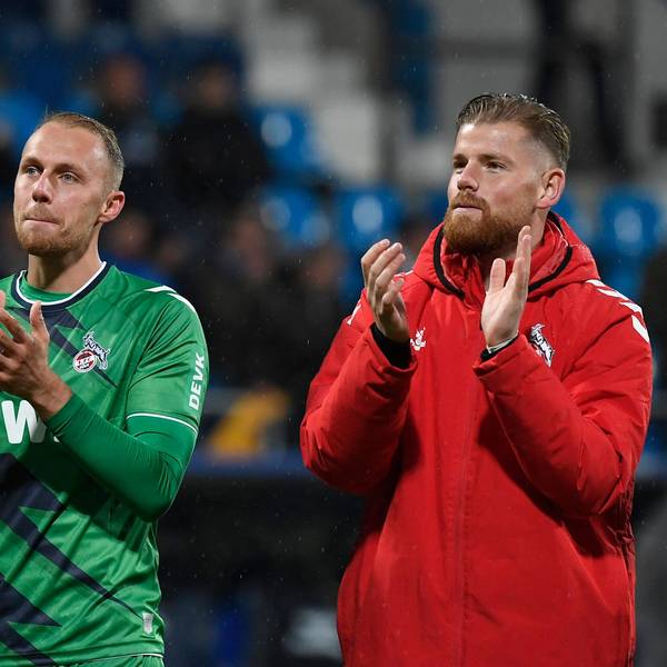 Timo Horn unterstützt seinen Kollegen Marvin Schwäbe (l.), der seit Horns Verletzung im November 2021 das Kölner Tor hütet.