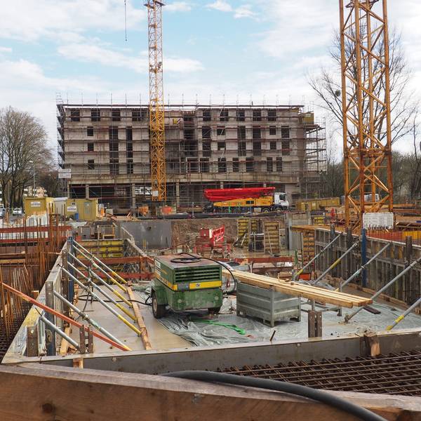 Die Baustelle an der Wupper in Leichlingens Innenstadt Ende März 2023