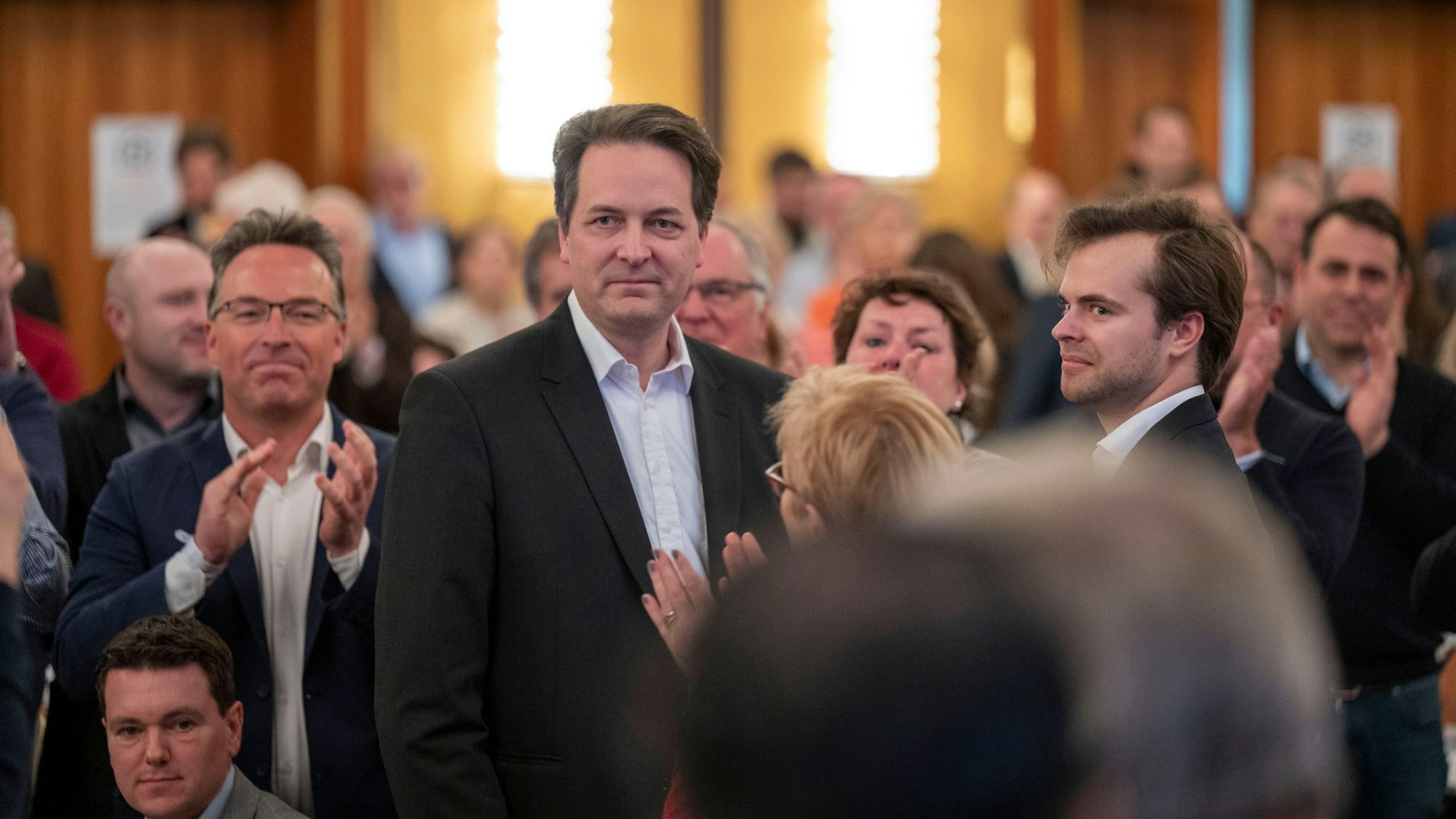 Karl Mandl (Mitte) nach seiner Wahl zum neuen Parteivorsitzenden der CDU, links von ihm Oliver Kehrl.