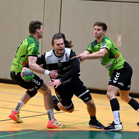11.02.2023, Handball-Opladen-Emsdetten
mitte: Maurice Meurer (Opladen)
Foto: Uli Herhaus