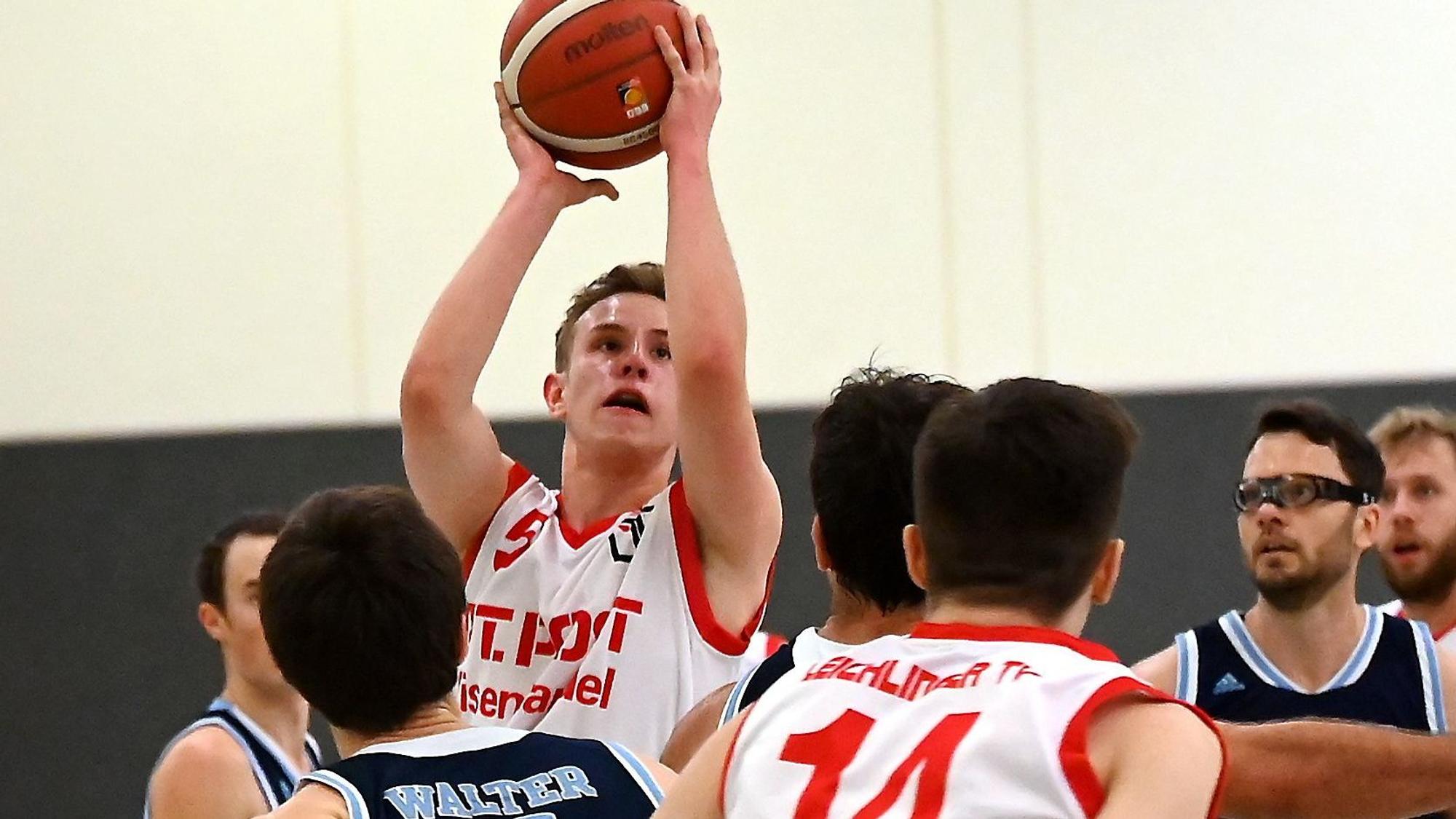 Basketball
Leichlingen - Barmen
hinten: Jesse Haberland (Leichl)
Foto: Uli Herhaus