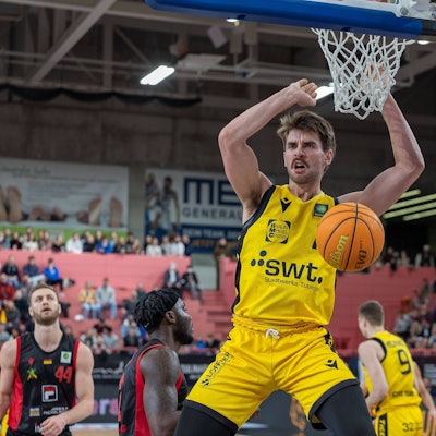 Zachary Seljaas Tigers Tuebingen, 01 mit dem Dunk Tigers Tuebingen vs. Artland Dragons, Basketball, 2. Bundesliga, BARMER 2. Basketball Bundesliga, Spielzeit 2022/2023, 9. Spieltag, 26.11.2022 Tigers Tuebingen vs. Artland Dragons, Basketball, 2. Bundesliga, BARMER 2. Basketball Bundesliga, Spielzeit 2022/2023, 9. Spieltag, 26.11.2022 Tuebingen *** Zachary Seljaas Tigers Tuebingen, 01 with the dunk Tigers Tuebingen vs Artland Dragons, basketball, 2 Bundesliga, BARMER 2 Basketball Bundesliga, season 2022 2023, 9 matchday, 26 11 2022 Tigers Tuebingen vs Artland Dragons, basketball, 2 Bundesliga, BARMER 2 Basketball Bundesliga, season 2022 2023, 9 matchday, 26 11 2022 Tuebingen Copyright: xEibner-Pressefoto/NinaxSanderx EP_NSR