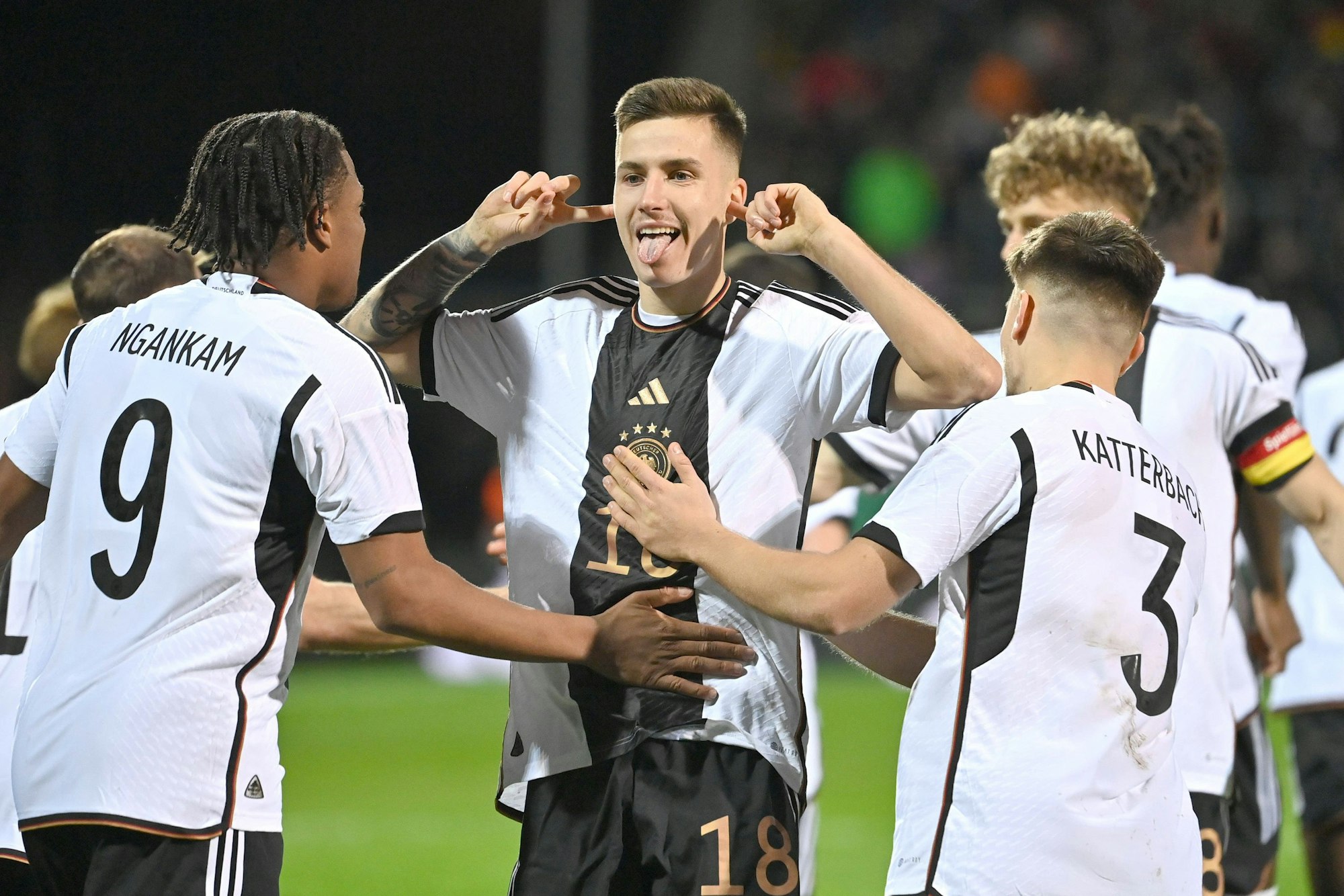 Denis Huseinbasic vom 1. FC Köln jubelt über sein Tor für Deutschland zum 2:2 gegen Japan.