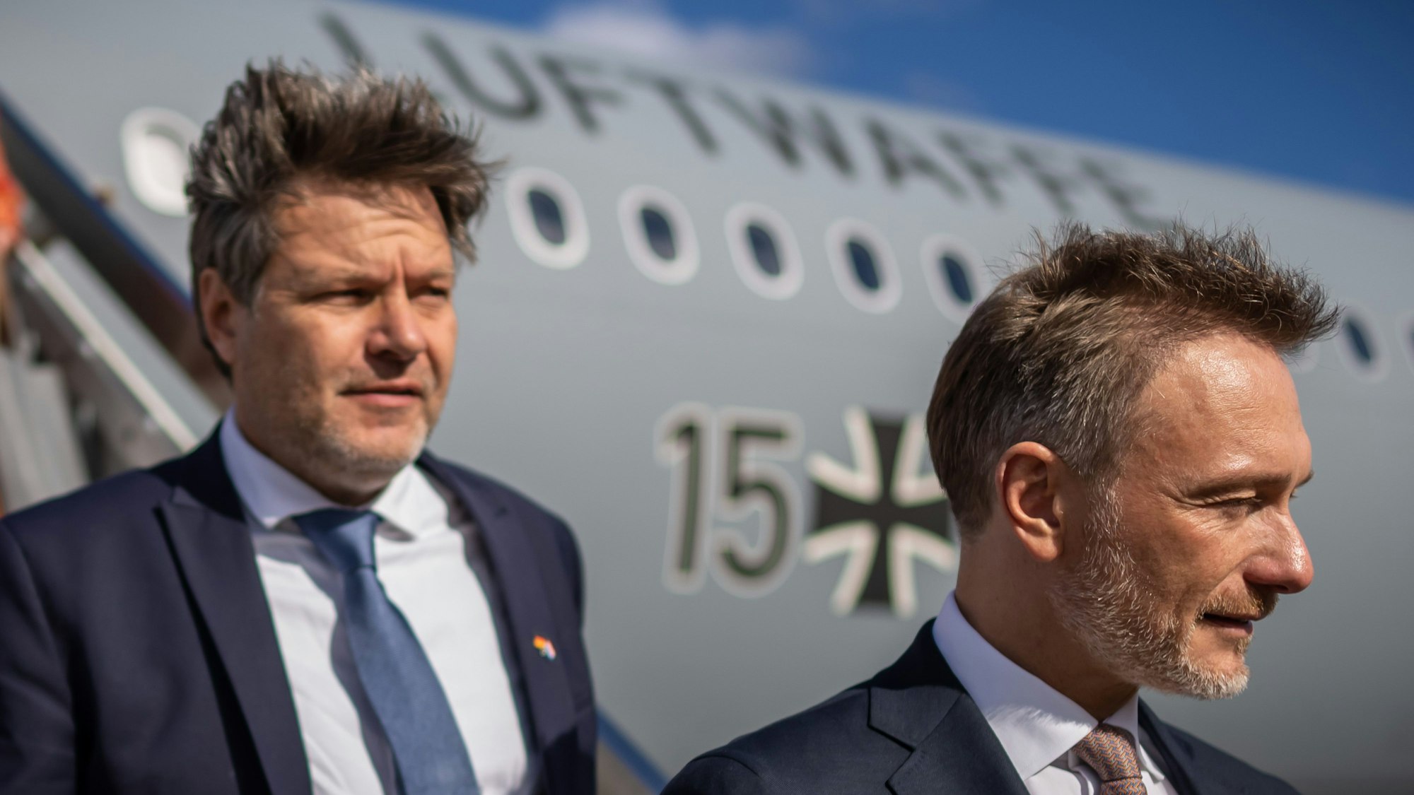 Rotterdam: Robert Habeck (Bündnis 90/Die Grünen, l.) und Christian Lindner (FDP) kommen zu den deutsch-niederländischen Regierungskonsultationen.