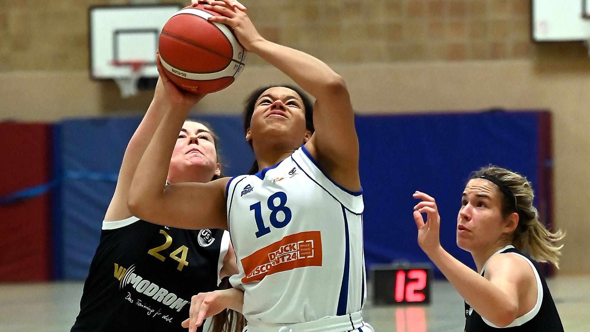 Basketball
BBZ Opladen - Jena
mitte: Olivia Okpara (Opladen)
Foto: Uli Herhaus