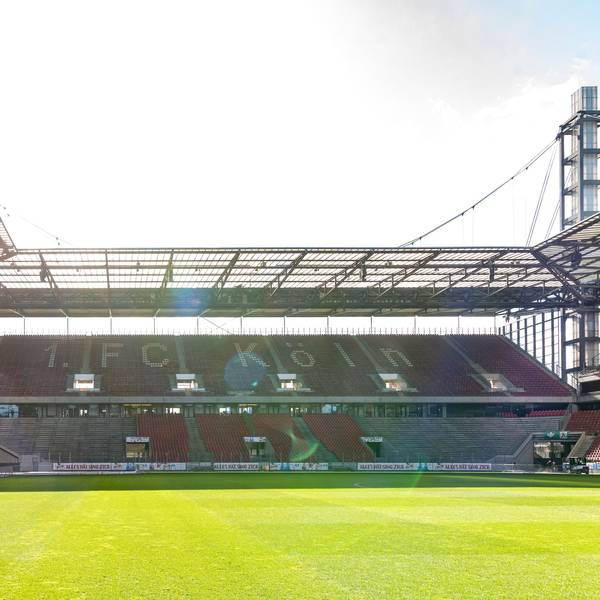 Das leere Rhein-Energie-Stadion ist zu sehen.