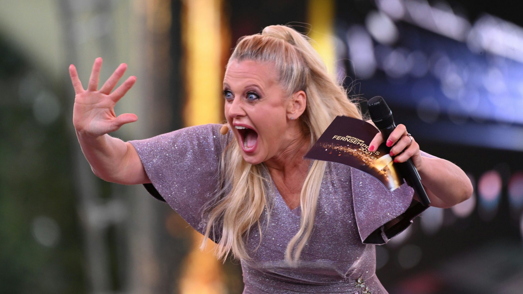 Barbara Schöneberger während der Verleihung des Deutschen Fernsehpreises 2021 im Tanzbrunnen.