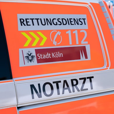Das Bild zeigt einen Notarztwagen aus Köln. Foto: Uwe Weiser