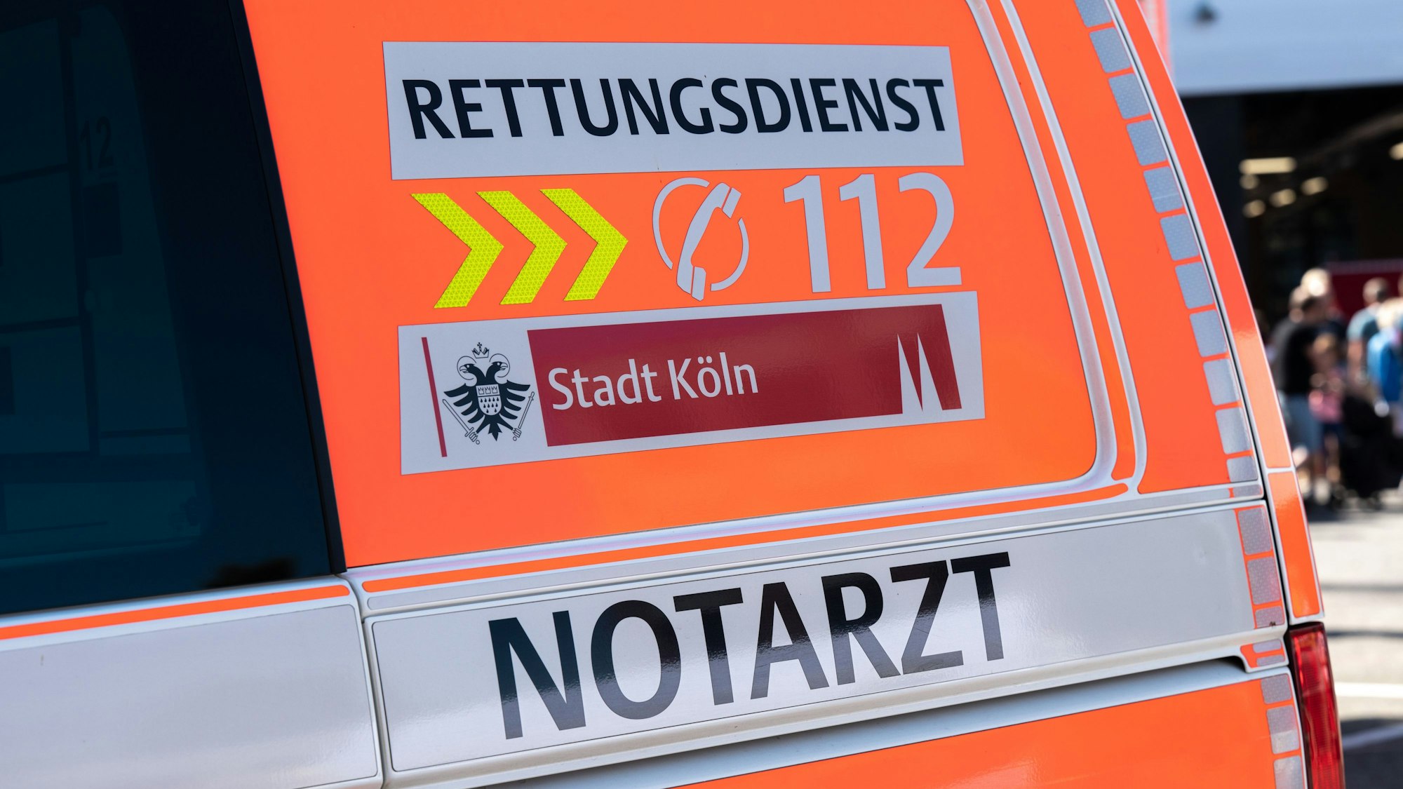 Das Bild zeigt einen Notarztwagen aus Köln. Foto: Uwe Weiser
