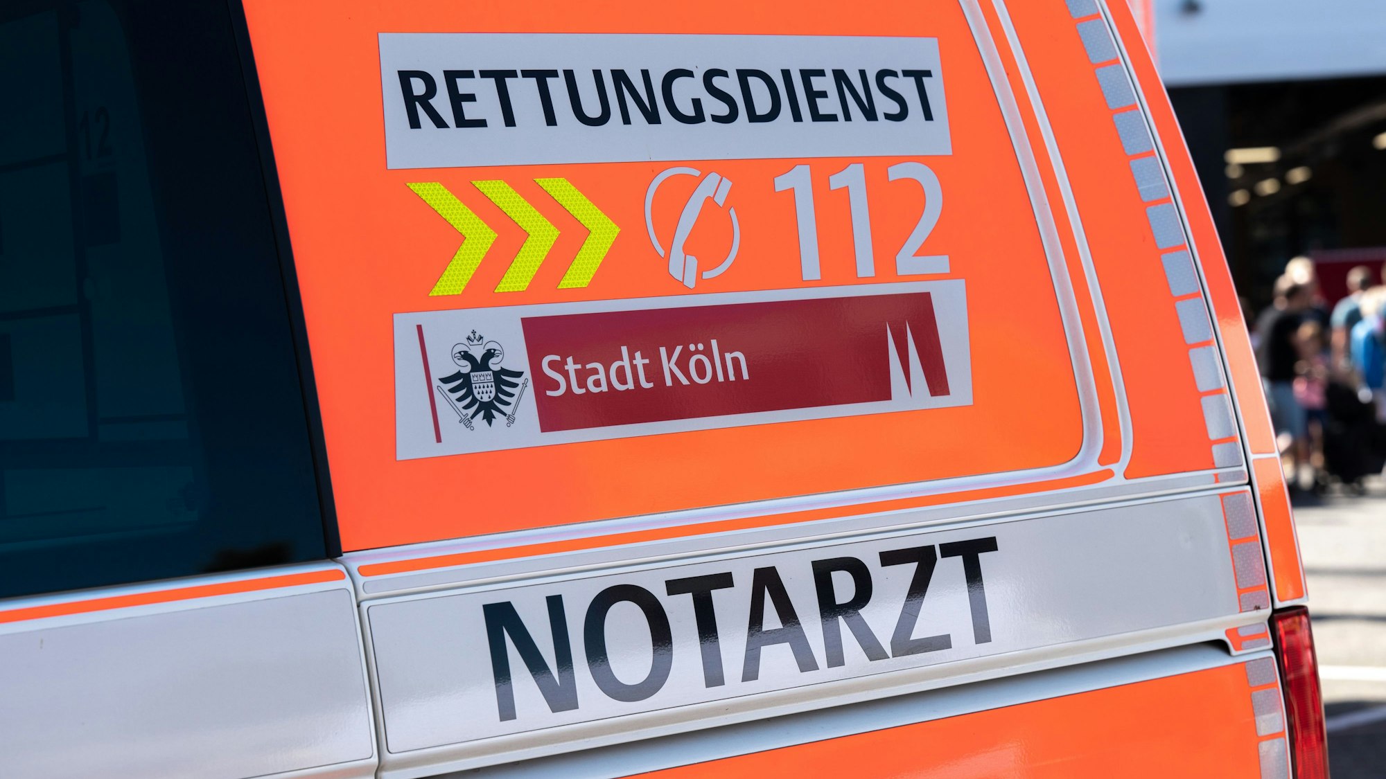 Zu sehen ist ein Notarzt-Fahrzeug der Stadt Köln.