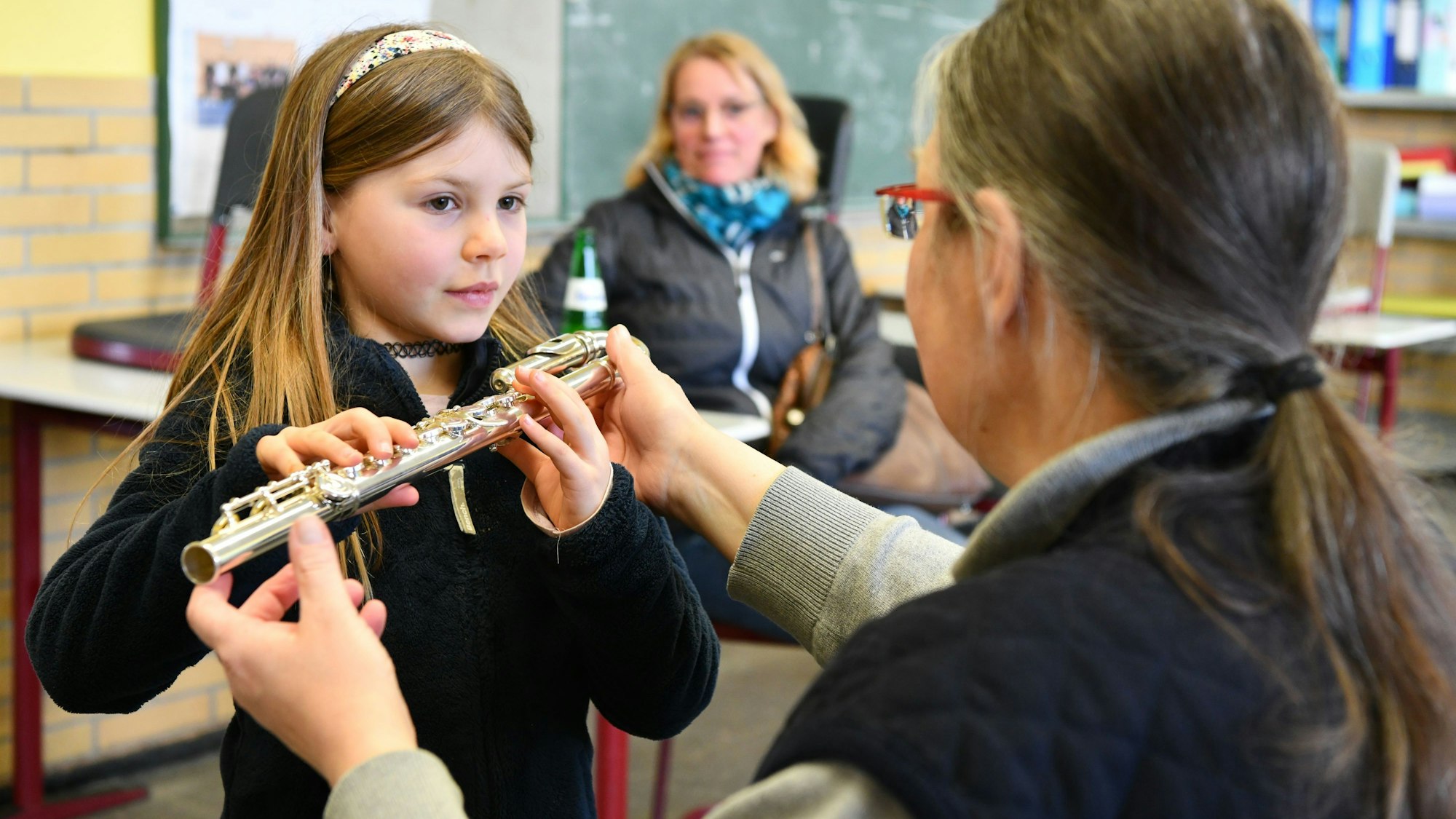 Paulina aus Wipperfürth mit einer Querflöte