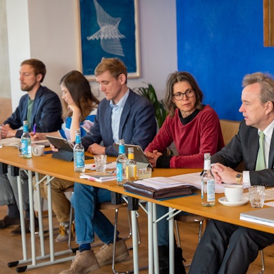 Lino Hammer, Christiane Martin (beide Grüne), Bernd Petelkau und Niklas Kienitz (beide CDU)