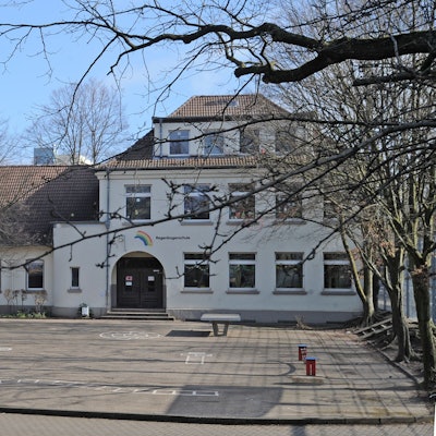 Die Regenbogenschule in der Scharnhorststraße in Manfort