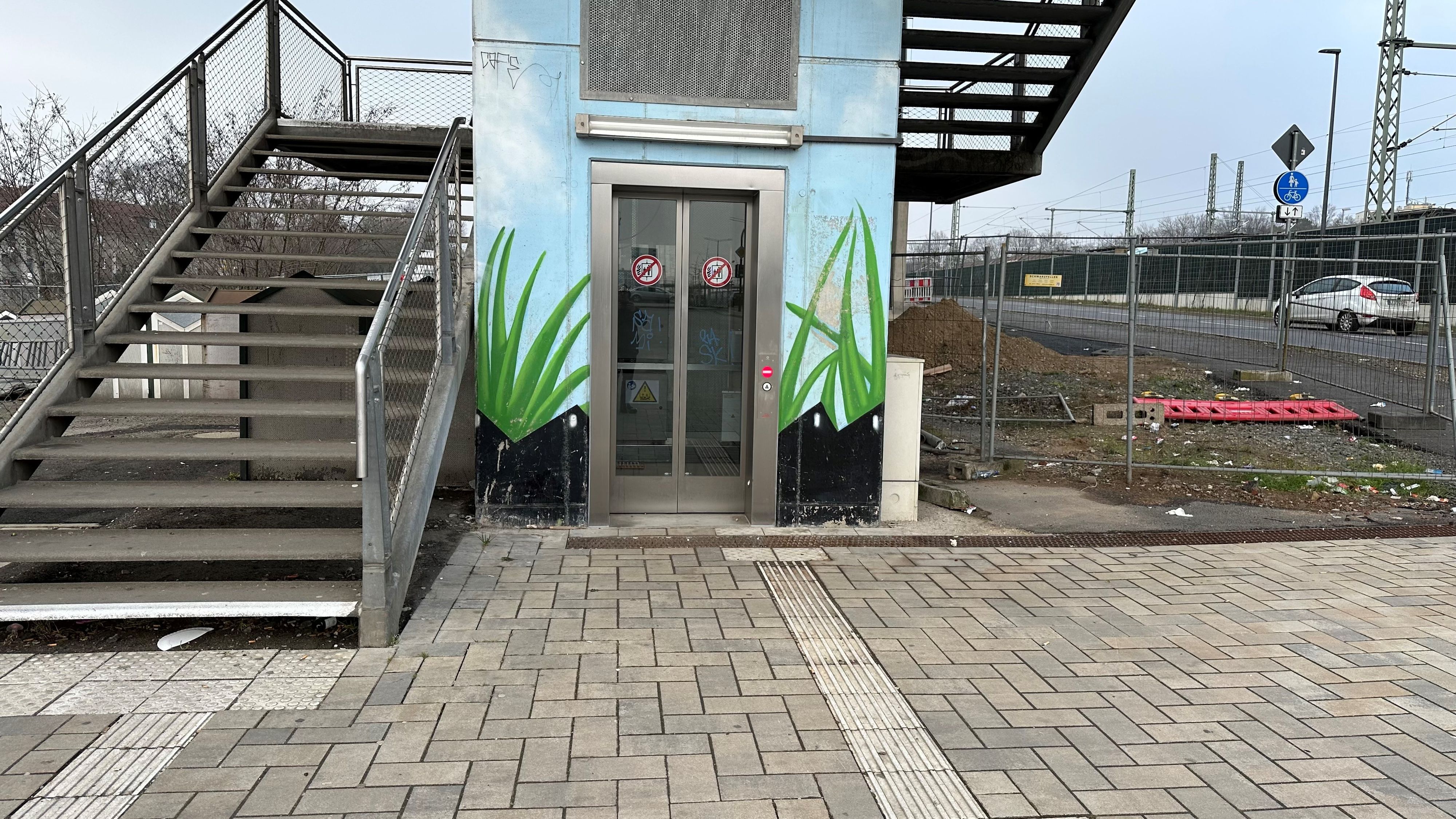 Die Aufzüge am Bahnhof Opladen sind außer Betrieb.