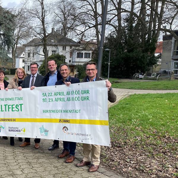 Veranstaltergemeinschaft der Umweltwoche Burscheid mit Banner