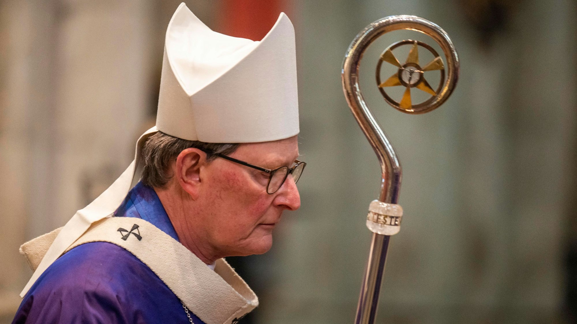 22.02.2023, Köln: Rainer Maria Kardinal Woelki im Dom. Künstler begehen Aschermittwoch im Dom. Foto: Uwe Weiser